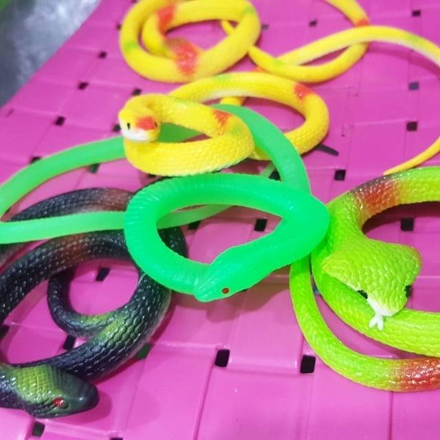 Mainan jahil prank ular snake karet lentur warna cobra piton palsu fake