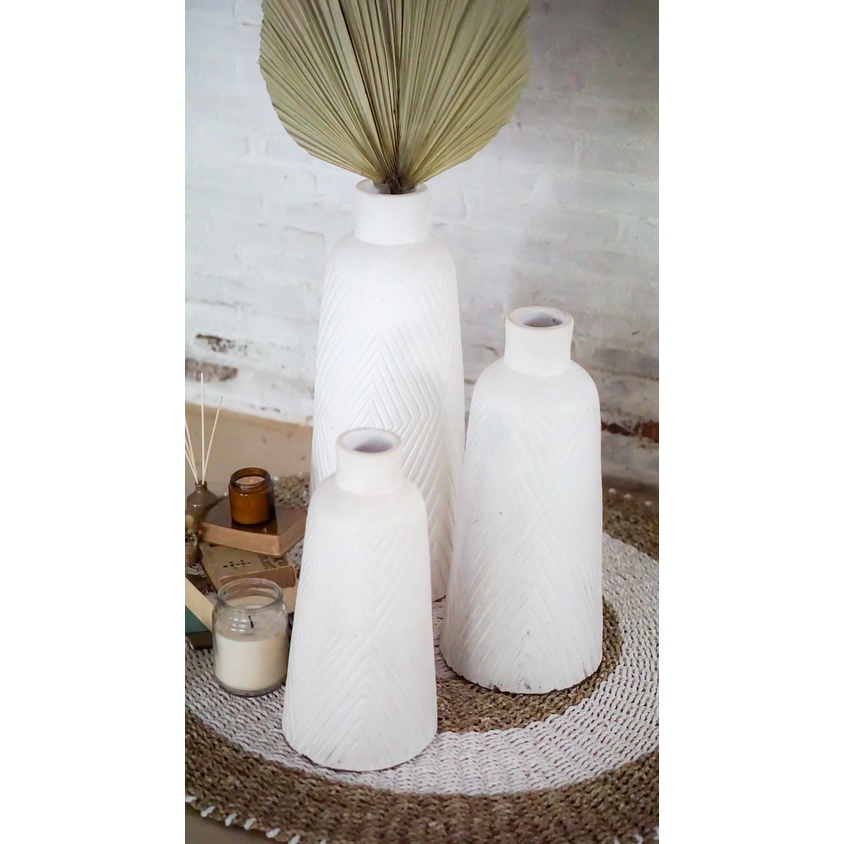 Vas Tanah Liat homEY - Terracotta Vase Aztec Bottle - White