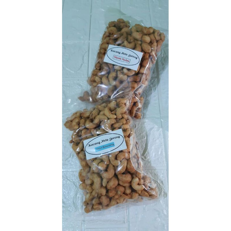 

Kacang Mete / Kacang Mente / Kacang Mede