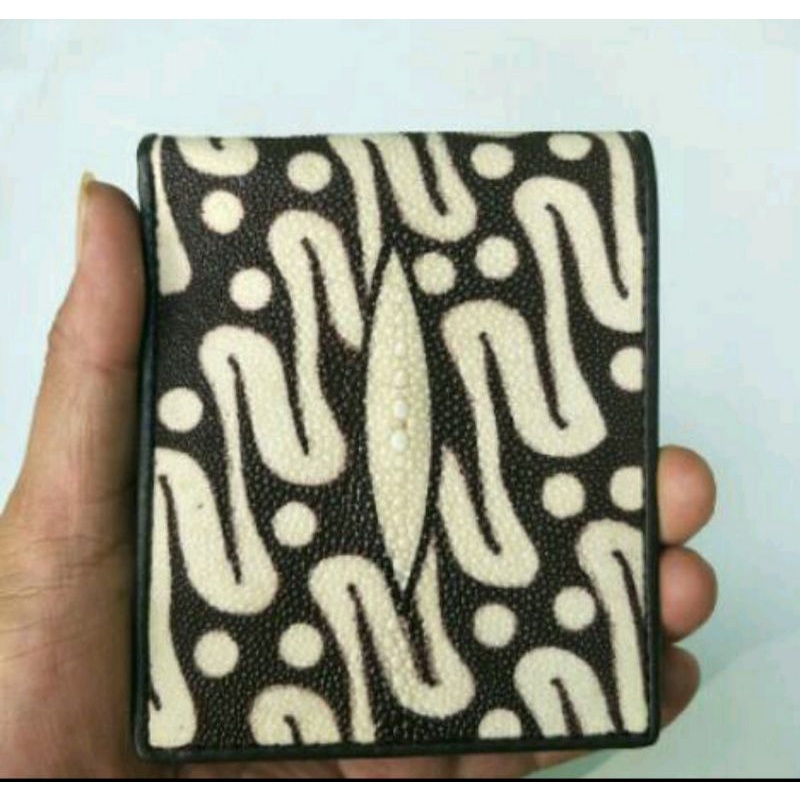 dompet lipat pria kulit ikan pari batik parang htm