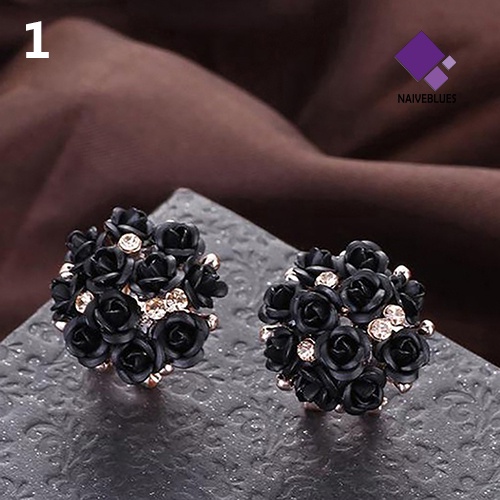 Anting Stud Desain Bunga Mekar Aksen Berlian Imitasi Gaya Elegan Untuk Wanita