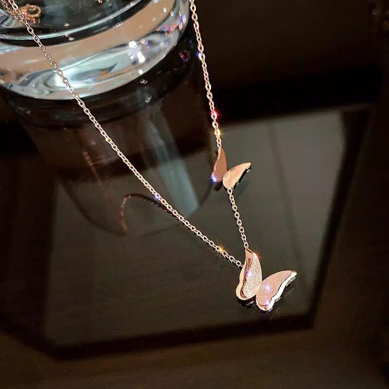 Kalung Rantai liontin Kupu - kupu Titanium Rose Gold