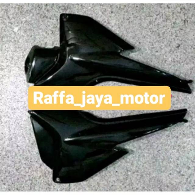 Cover tengah sambungan bok aki Megapro Primus,2007,2008