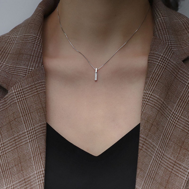 Women Simple Geometric rectangular bar Cubic Zircon Choker Metal Necklace / Ladies Simple Clavicle Chain Shiny Exquisite Charm Necklaces / Elegant Clavicle Necklace / Popular Choker Necklace / Girlfriends Gifts Jewelry Accessories