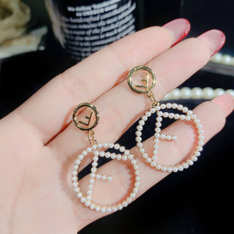 Mutiara alfabet huruf anting-anting wanita sterling silver jarum Korea temperamen liar manis kepriba