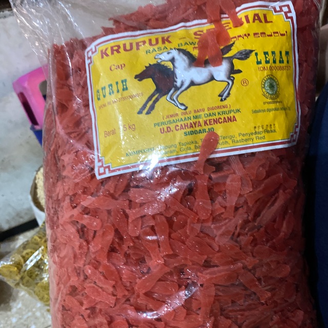 Kerupuk Bawang Bentuk Ikan BARAKUDA Merah 500gr