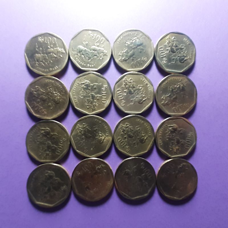 Uang koin 100 rupiah karapan sapi