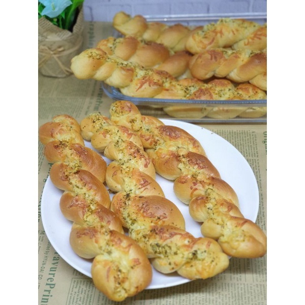 

Roti Garlic Butter Mozarella Cheese Roll (ISI 8PCS) / Roti Kepang Garlic