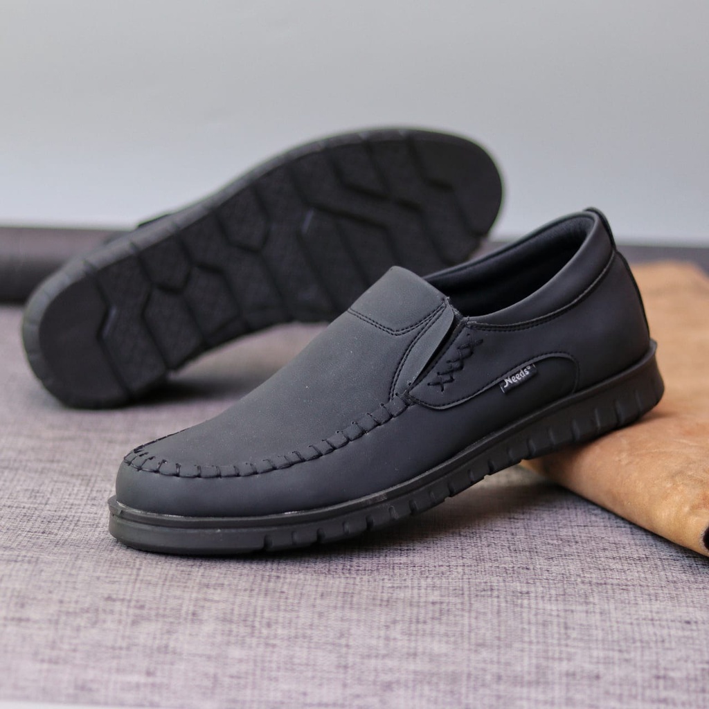 BLENO Sepatu Kasual Casual Slip On Pria Kulit Sintetik Anti Slip Simple Murah Original