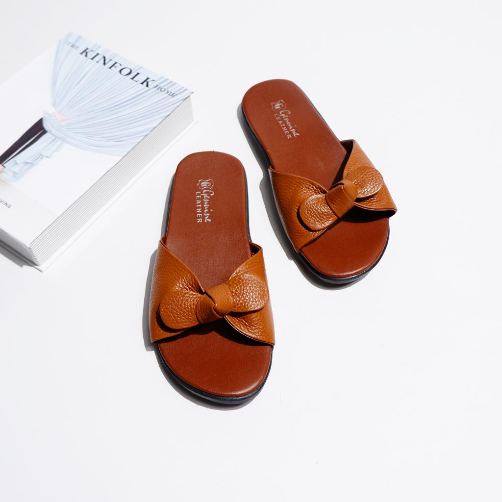 SANDAL KULIT WANITA / SANDAL SLOP / SANDAL TEPLEK WANITA / SANDAL PAPIRUT / SANDAL FLAT PITA-COKLAT