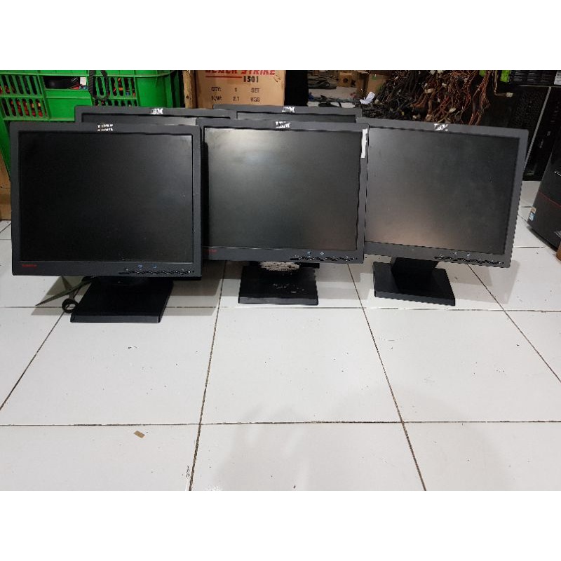 MONITOR LCD 15&quot; KOTAK SIAP PAKAI