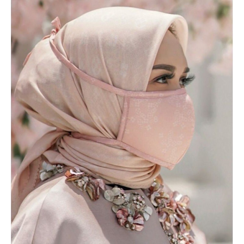 Buttonscarves Monogram Padded Mask