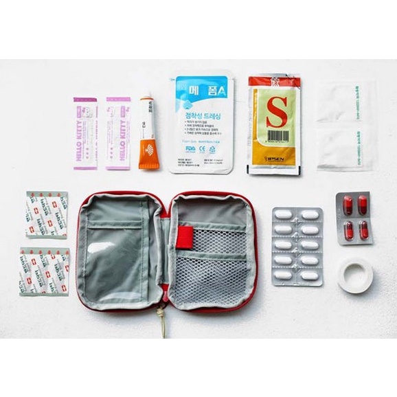 Tas Mini Obat P3K Murah Simpel Bermanfaat / Tas Obat Alat Kesehatan Medis Perawat tempat obat travel Traveling Mini Lucu Unik Warna Merah / Alat P3KTempat Perlengkapan Obat-obatan  Ala-alat Keselamatan plester, perban / Tempat Pertolongan Utama Kecelakan