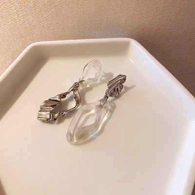 Anting Tusuk Gantung Temperament Bahan Alloy Desain Pitamutiara Gaya Koreasimple Untuk Wanita