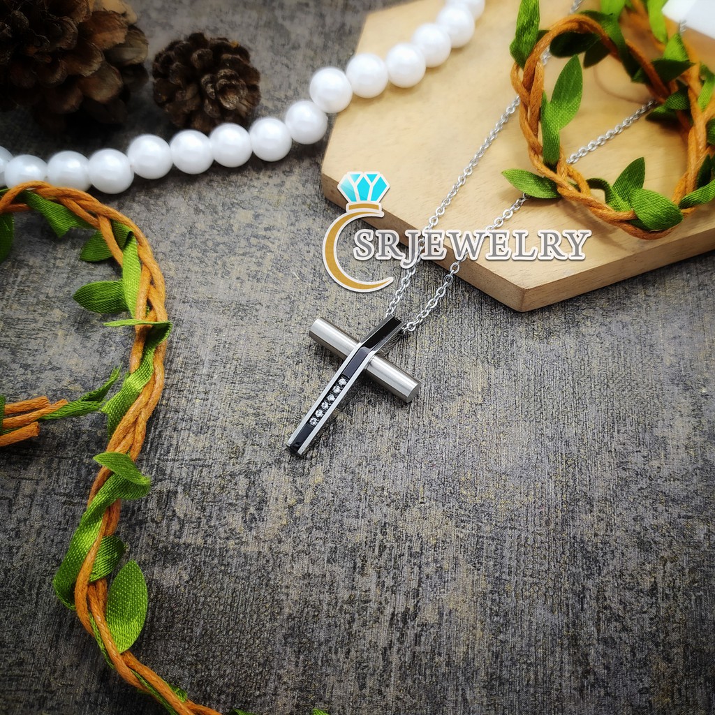 Kalung Salib Hitam dan Putih Perak Titanium / Kalung Fashion Pria Keren