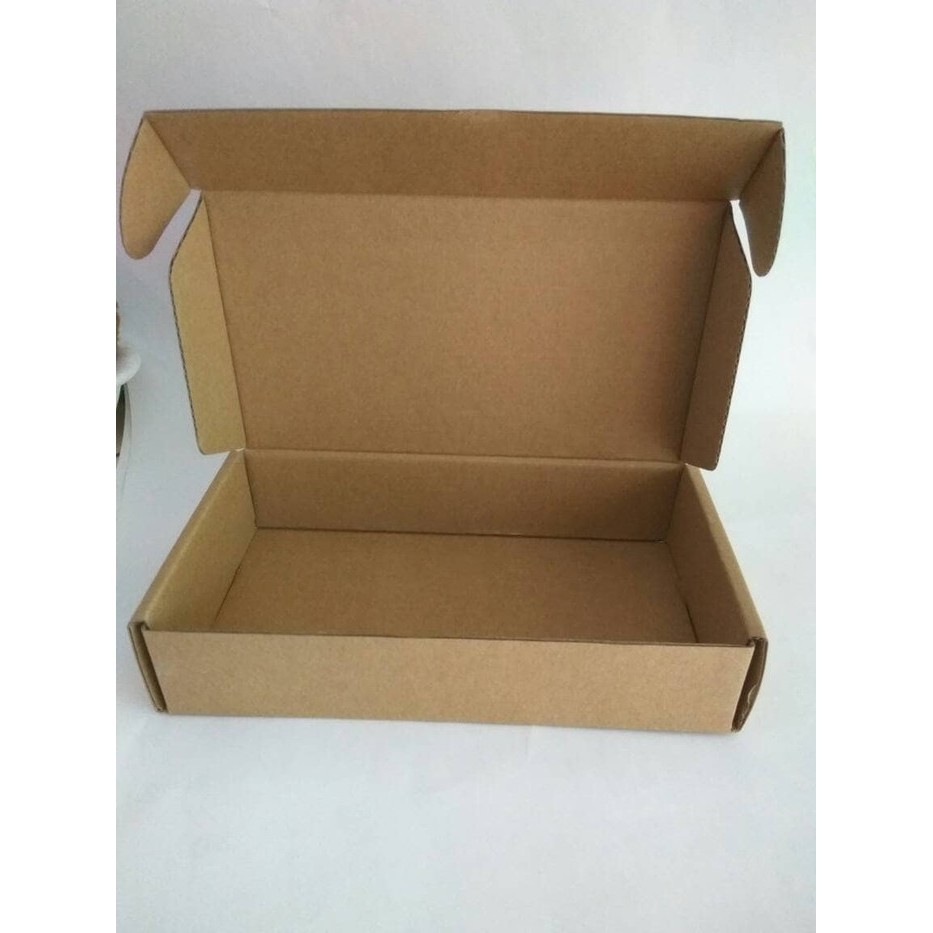 

Kotak Kardus Packing Luar Polos Ukuran 20 cm x 10,5 cm x 3,5 cm Belum Dilipat