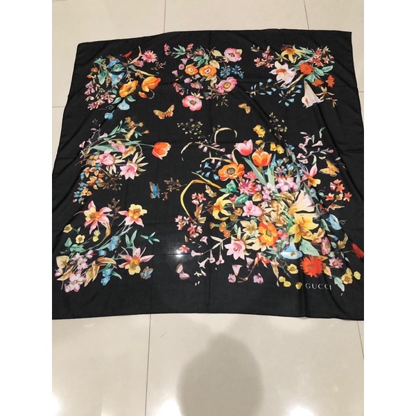Jilbab Scarf Voal Premium Segiempat square motif bunga gucci hitam black