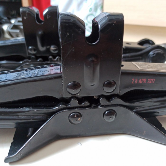 dongkrak mobil saja only tnpa toolkit avanza xenia calya sigra mobilio