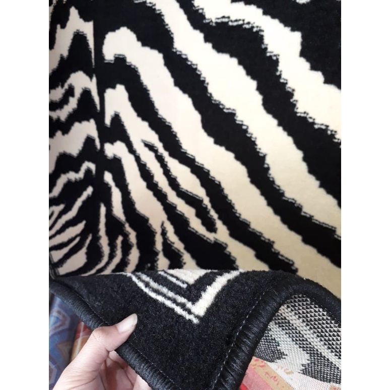 KARPET ANIMAL MOTIF ZEBRA uk.160x210 Hitam Krem, KARPET BULU, MAROC, MAROCO, BLUDRU, BULU, KARPET LANTAI-2