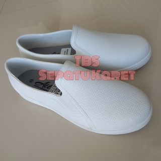 TBS Sepatu  Karet  Wanita  Warna Putih APD Non Medis att  Sa 