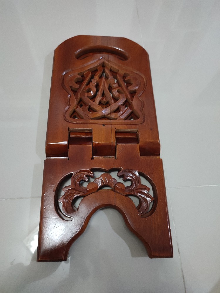 Promo Rekal / Tatakan Al Quran Kayu Mahoni Kaligrafi 18 Cm