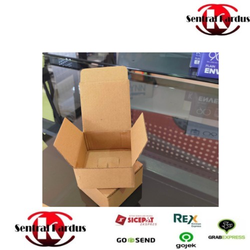 

(HEMAT ISI 10 PCS) Mini gift box kotak kado kardus kecil tempat cincin anting perhiasan bros souvenir UK.7X7X3,5CM/KARDUS SINGLE WAL / BOX