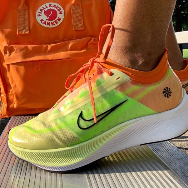 NIKE ZOOM FLY 3 " Rise "