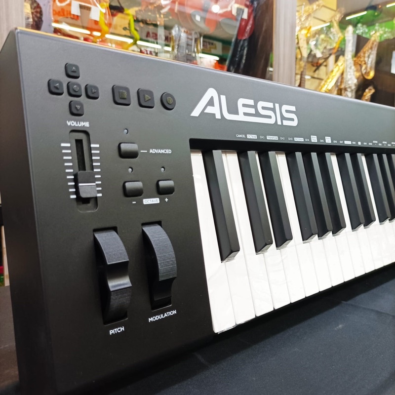 ALESIS Q88