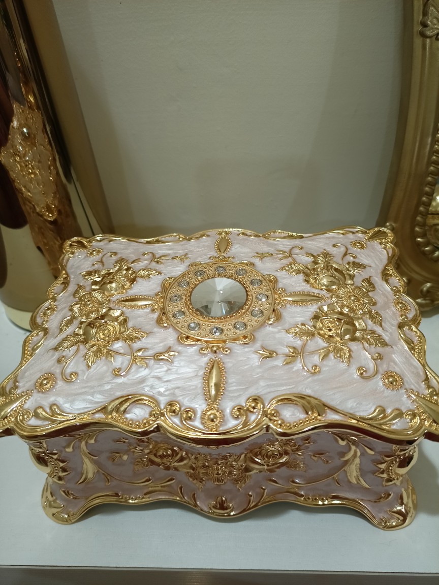 Kotak Perhiasan / Harta Karun