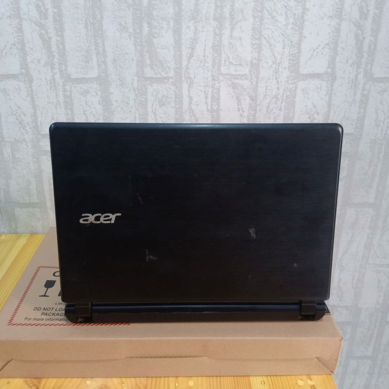 Laptop Acer Aspire Z3-451 Amd A10-575M Ram 4GB HDD 500GB Vga Amd Radeon Hd 8650G Windows 10 Layar 14 inc Gaming editing desain