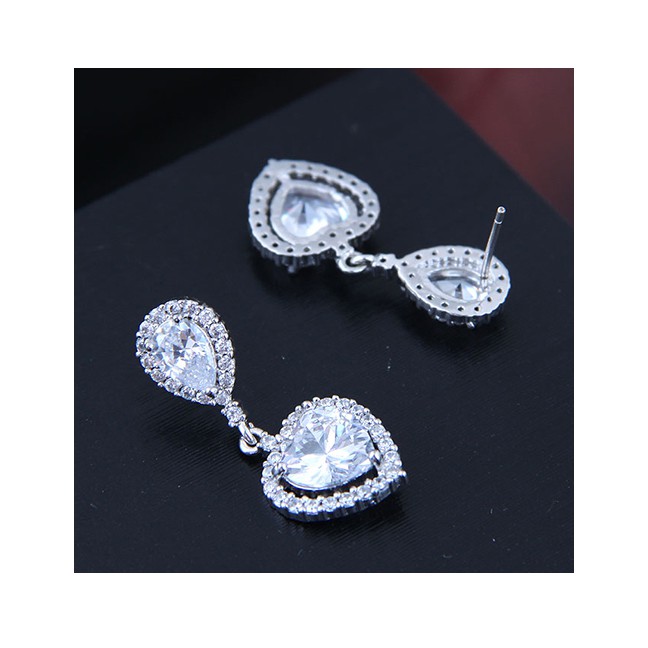 LRC Anting Tusuk Fashion Silver Copper Micro Inlaid Zircon Sparkling Heart Earrings A59023