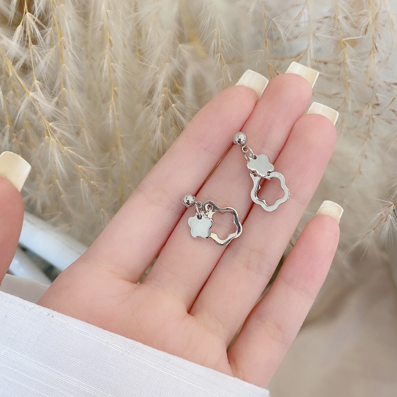 Anting Tusuk Motif Bunga Hollow Simple Untuk Wanita