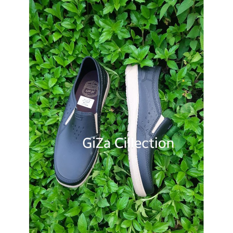 Pantofel Pria Sepatu Pria Anti Air Terbuat Dari Karet Elastis Tanpa Sambungan Ringan Awet