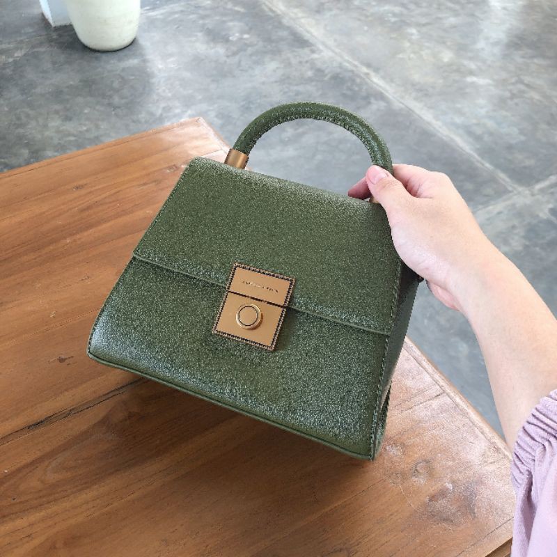 

C 682 POLOS BARU SIZE 21 X 16 X 10 CM