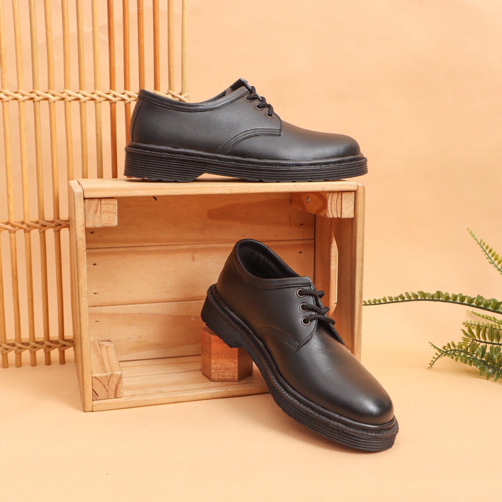 sepatu pantofel kulit asli sepatu docmart low full black sepatu kantor pria sepatu kerja pria sepatu formal pria model paul