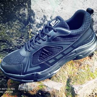  Sepatu  sekolah hitam  polos  cocok untuk olahraga Shopee 