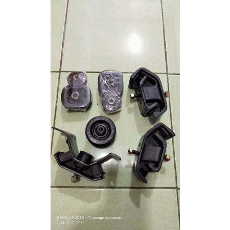 Karet dudukan mesin pangkon mesin Suzuki Forsa glx set