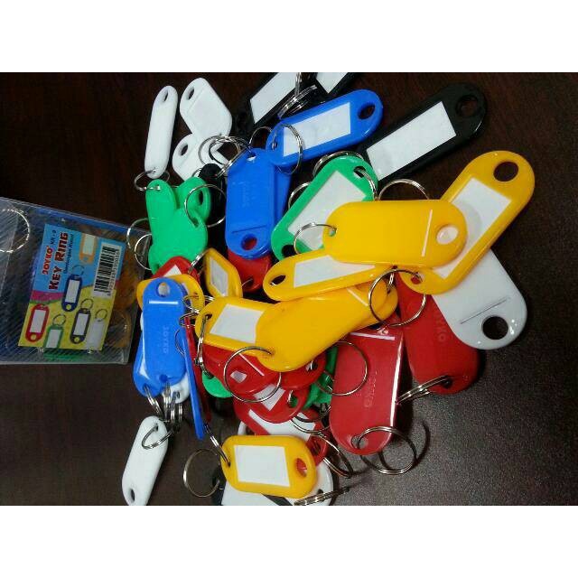 

TULIS-ALAT- GANTUNGAN KUNCI LABEL NAMA WARNA KEY RING JOYKO -ALAT-TULIS.