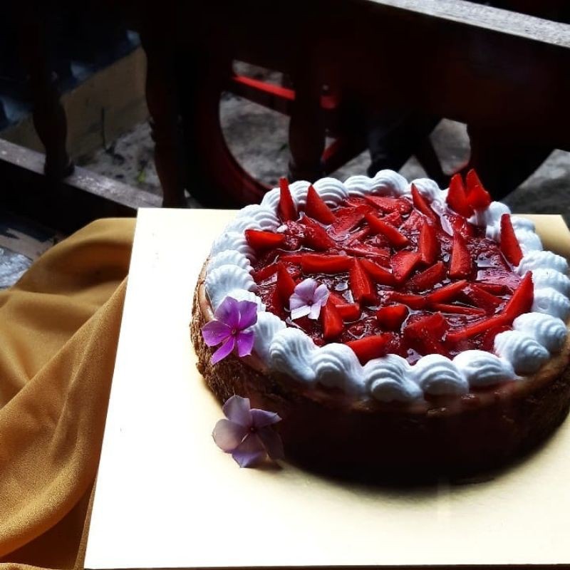 

Classic Strawberry Cheesecake