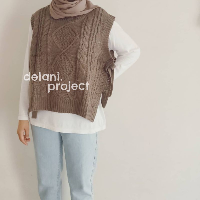 Slit Hera Vest Delani.project