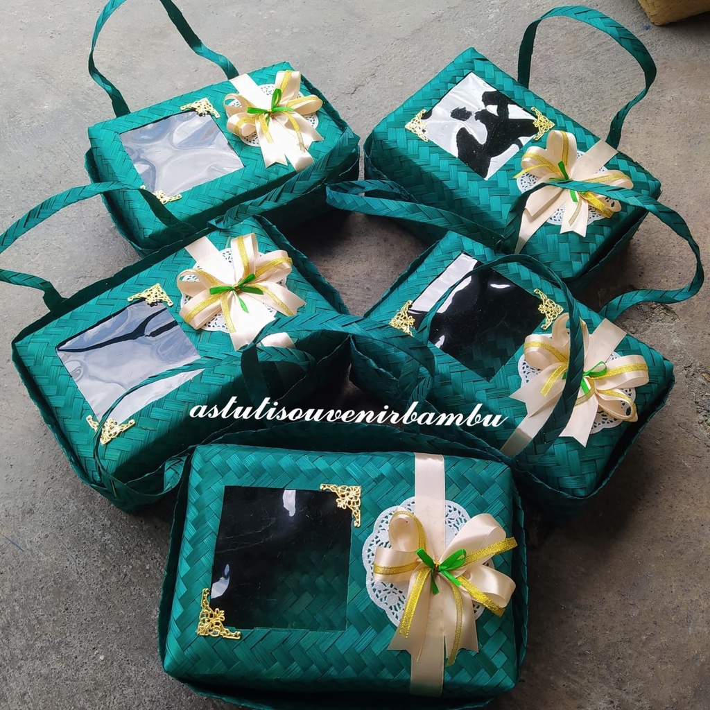 

SEPASANG BESEK JINJING 20X30CM MIKA FREE PITA SPESIAL/Hampers/Seserahan/Souvenir
