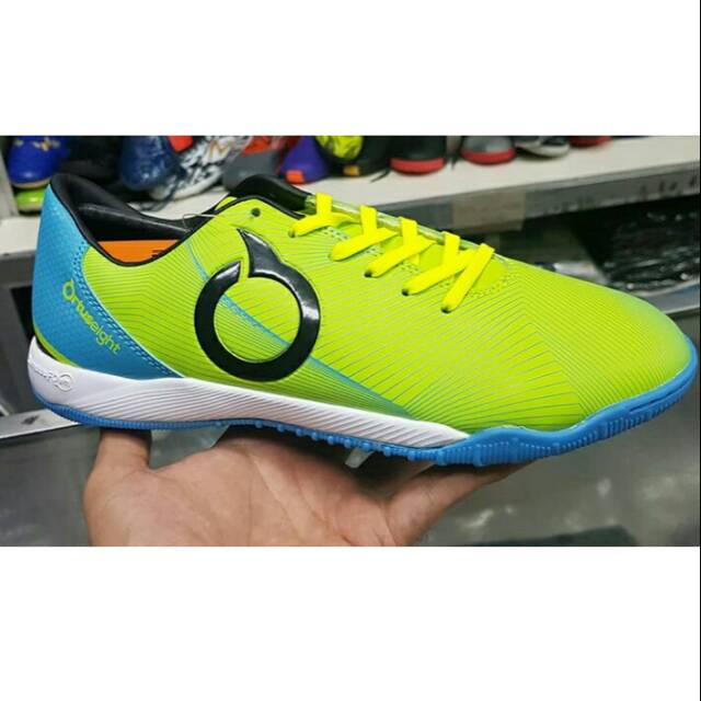 Sepatu futsal ortuseight prodigy in fluo green