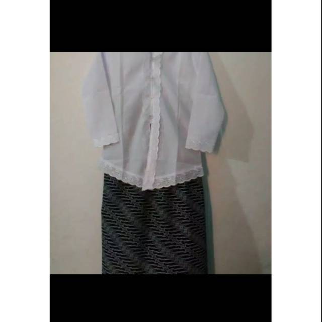 Kebaya sekolah rok hitam