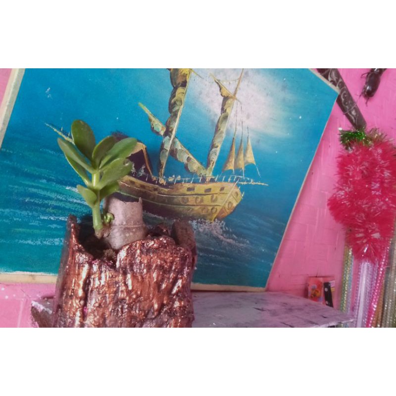 Pot bunga motif kayu minimalis relief