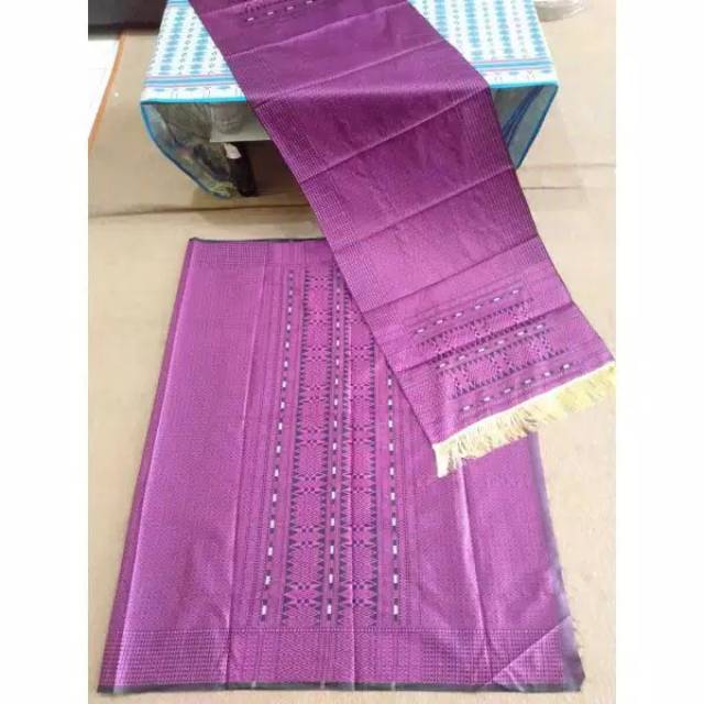 Songket Batak tumtum magenta