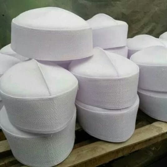 PECI HAJI ATAU PECI BATOK PENDEK, 6,5CM WARNA PUTIH - PUTIH