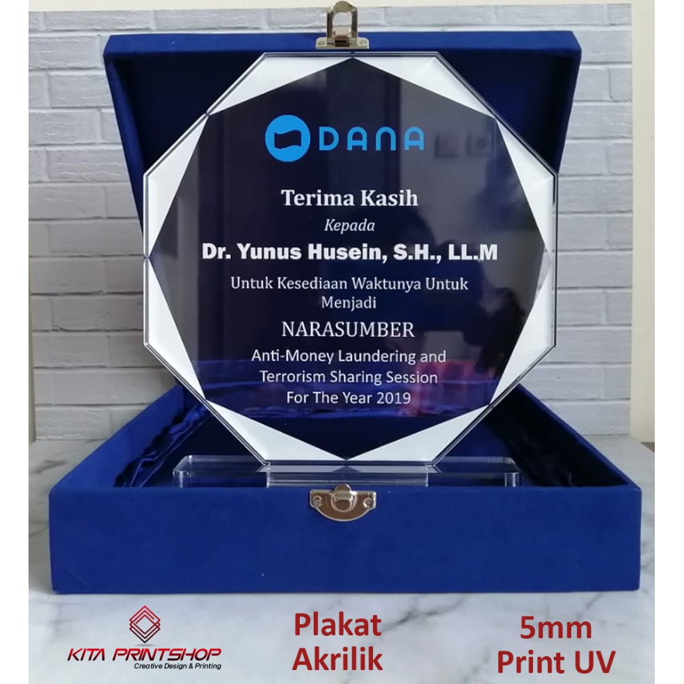 

Plakat Akrilik Piagam Acrylic Piala Trophy UK. 20CM x 20CM - 5mm
