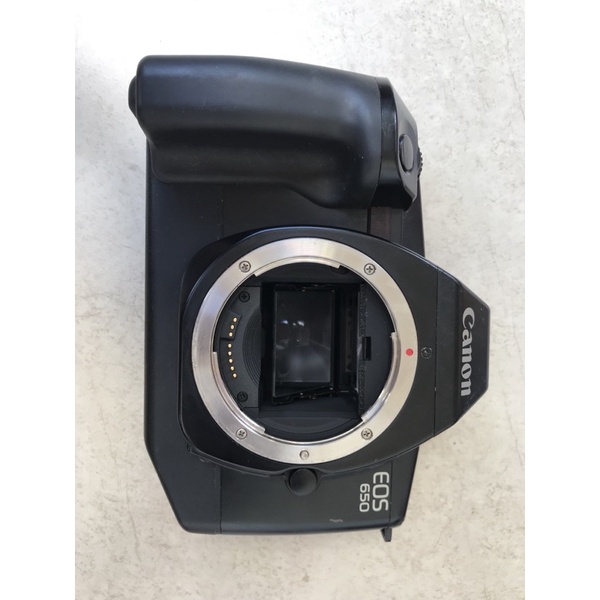 kamera analog Canon EOS 650 untuk parts penggantian/pajangan.