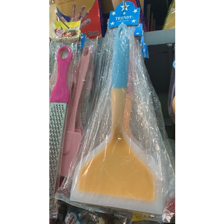 

spatula omelet /spatula silicone untk mengangkat kue kering yang sudah matang