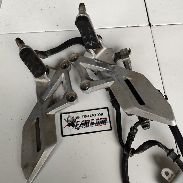 footstep step depan pijakan kaki set pedal rem ori original honda cb 150 r 150r led k15 new bekas